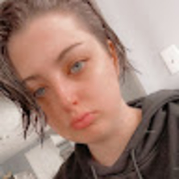 Meet your Posher, Danielle - Picture 1 of 1